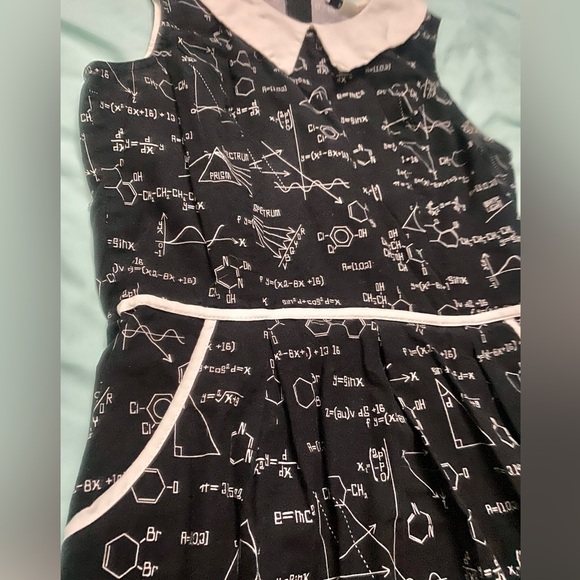 Retrolicious Chemistry Math Equation Dress, Medium - Picture 2 of 8